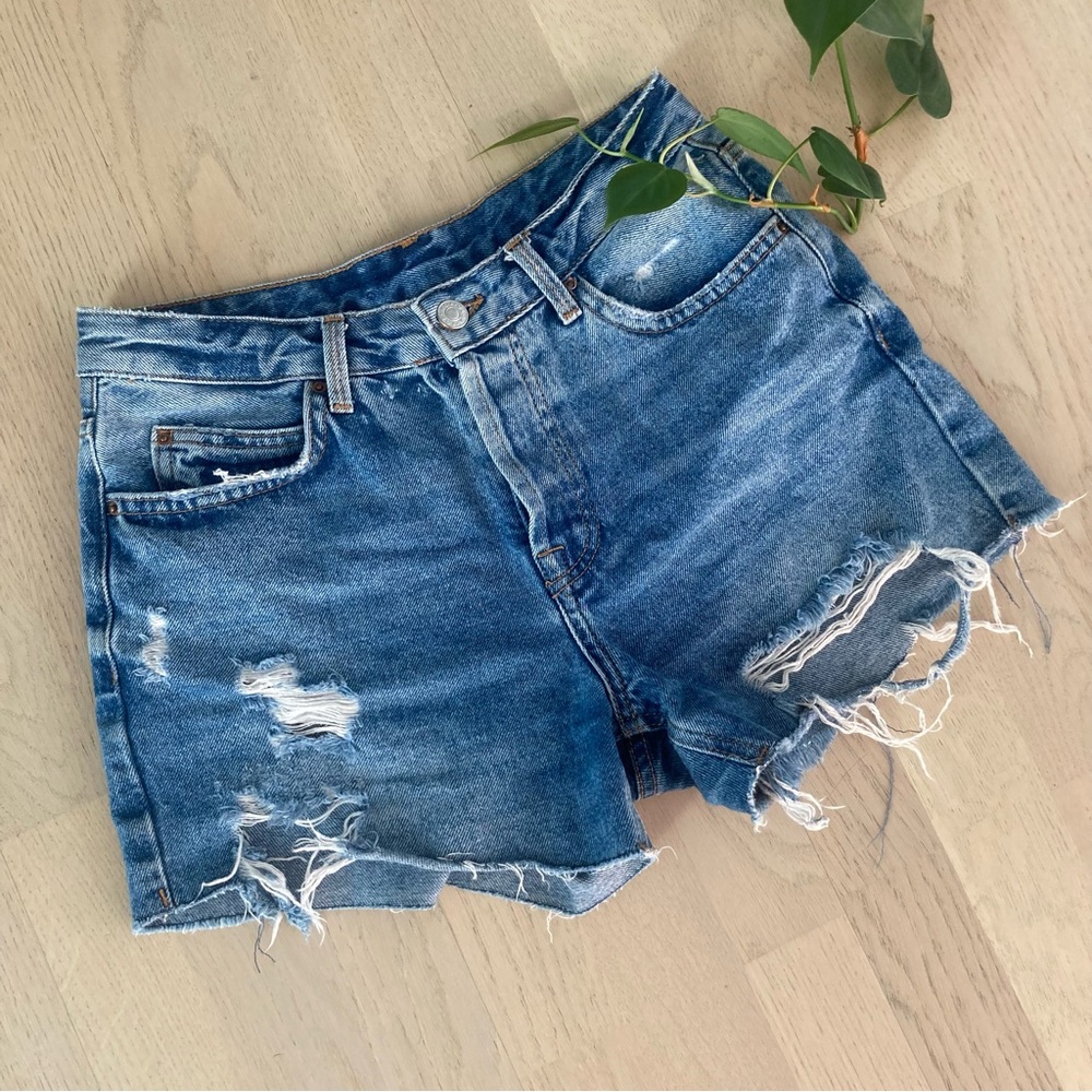 Distress denim shorts